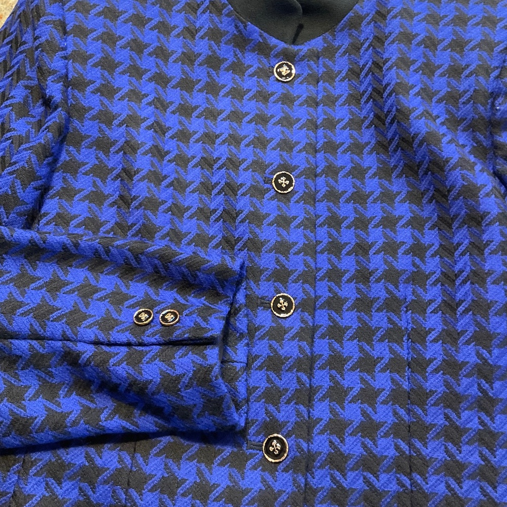 Beautifully Tailored Wool Jacket - Picture 6 of 6